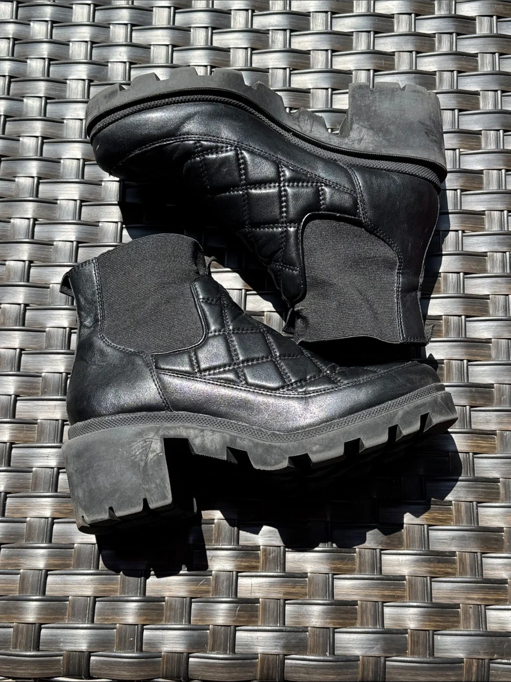 Steve Madden Adrian Quilted Chelsea Boots 8.5 Black Lug Soles
